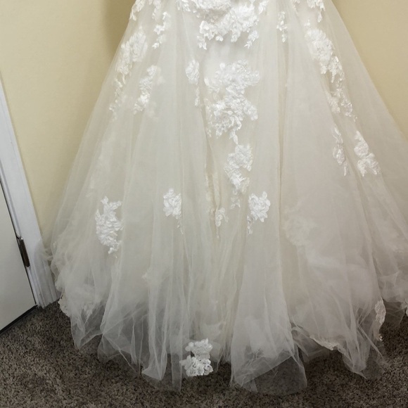 Blue by Enzoani Dabra Wedding Gown 0P Ivory Floral Lace Rhinestone Pearl Beaded - Picture 4 of 14